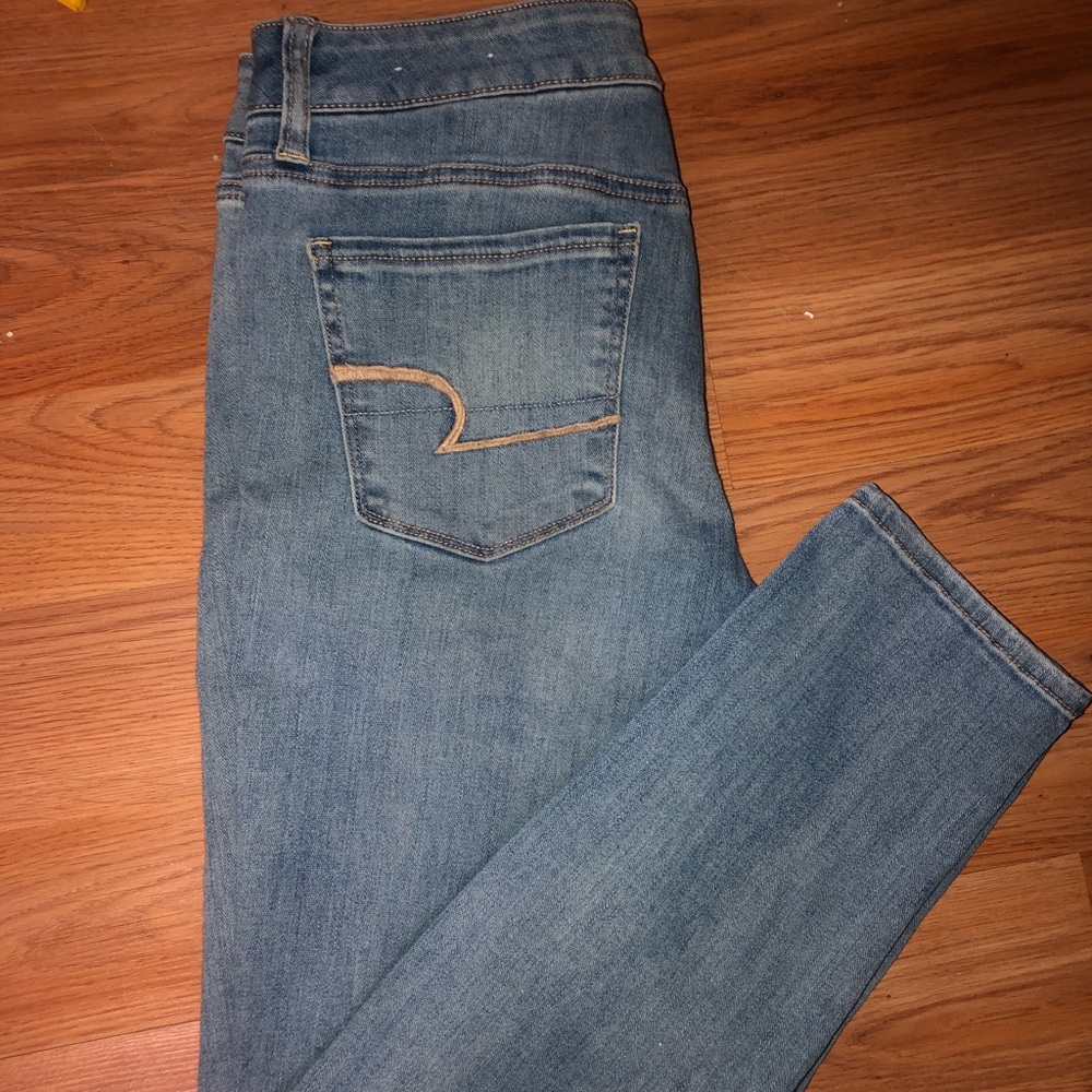Size 6 American Eagle Light Wash Skinny Jeans